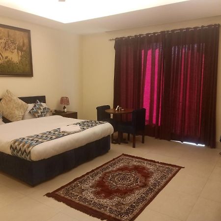 Hotel The Am Bliss Gurgaon Exterior photo