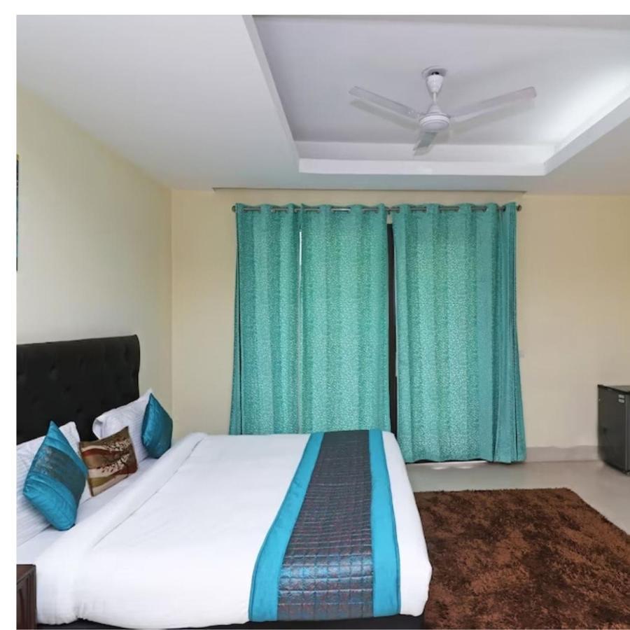 Hotel The Am Bliss Gurgaon Exterior photo
